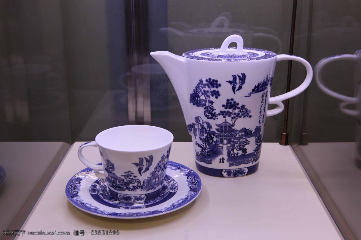 青花瓷 茶杯 瓷杯 上海世博会 世博会 文化艺术 展品 瓷碗 中国陶瓷 psd源文件