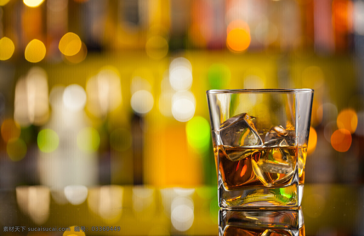 一杯 威士忌 一杯威士忌 烈酒 外国酒 酒杯 酒 玻璃杯子 休闲饮品 酒水饮料 酒类图片 餐饮美食