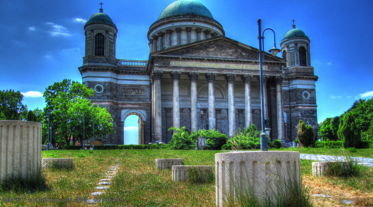 草地 草皮 草坪 城堡 古建筑 建筑 建筑摄影 建筑园林 欧式 欧式建筑 教堂 路灯 人工建筑