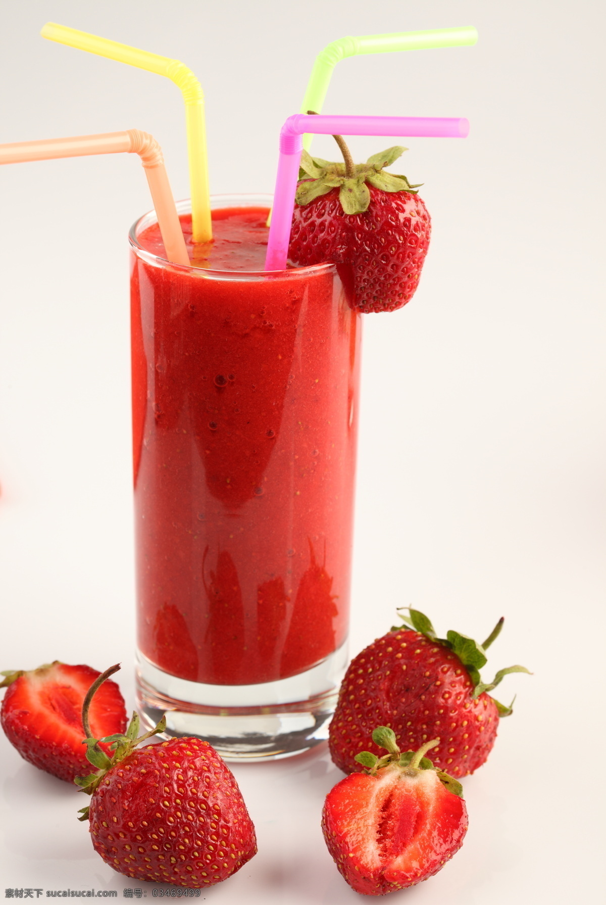 一杯 新鲜 草莓汁 果汁饮料 新鲜草莓 红色草莓 鲜嫩草莓 水果 一杯草莓汁 饮料 鲜红 高清图片 酒类图片 餐饮美食