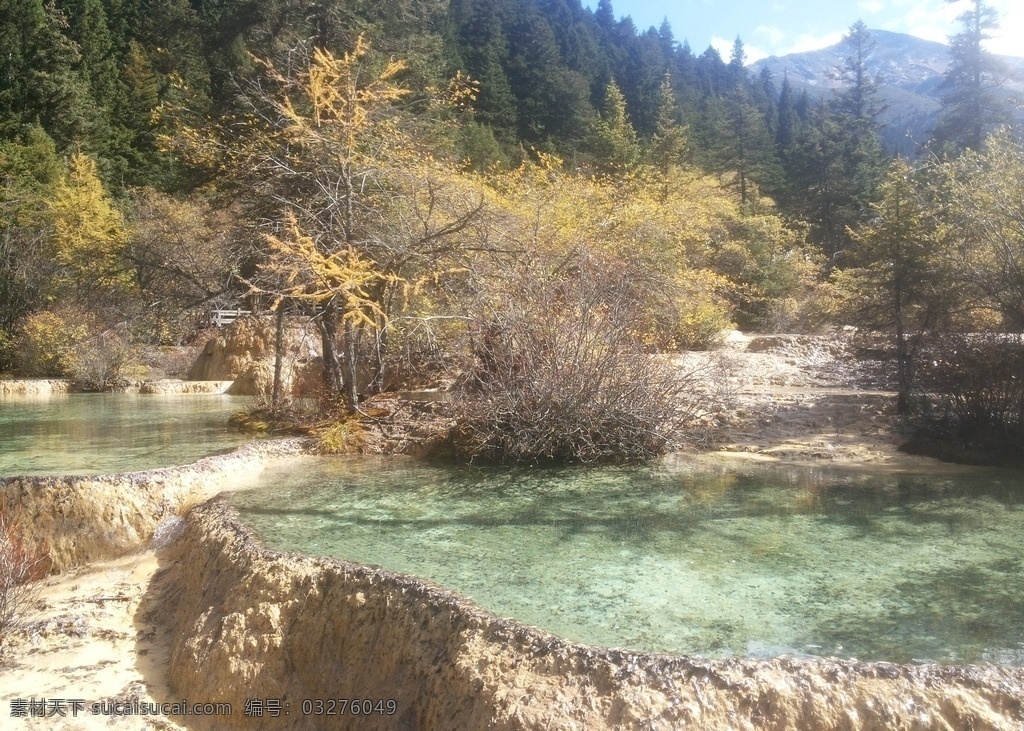 黄龙五彩池 四川 阿坝州 黄龙风景区 五彩池 钙华景观 峡谷 高山 森林 蓝天 自然景观 自然风景