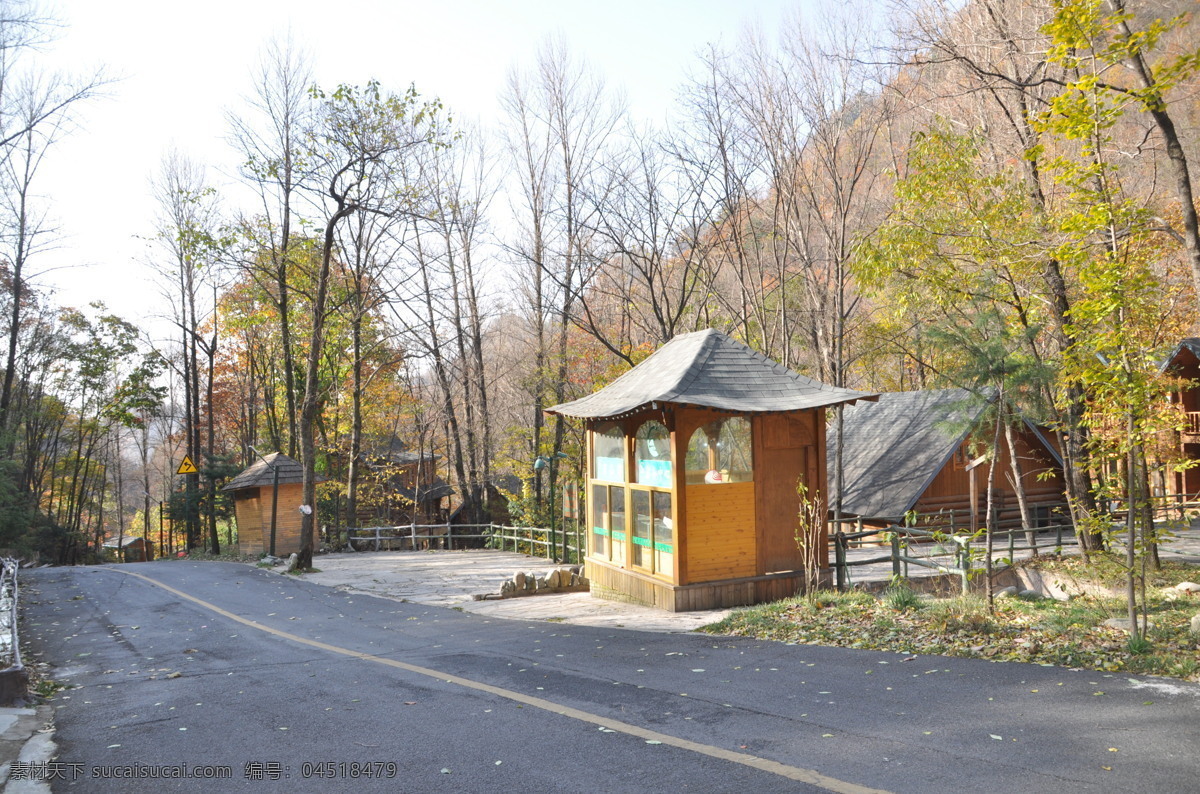 晚秋 晚秋风光 别墅 蓝天 柏油路 阳光 红叶 自然风景 旅游摄影 白色