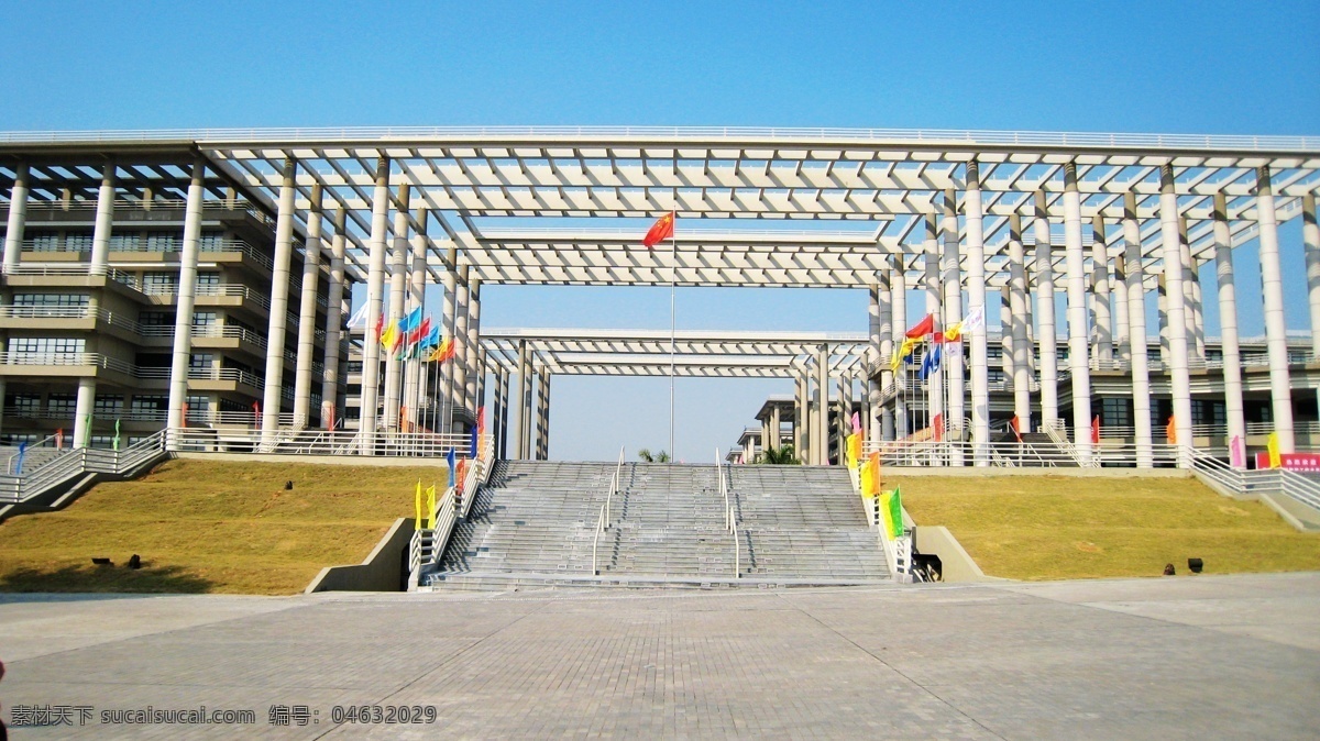 大学 高校 国旗 建筑 建筑摄影 建筑园林 美景 旗杆 广 工 大学城 校区 正门 广东工业大学 学校 人文景观 psd源文件