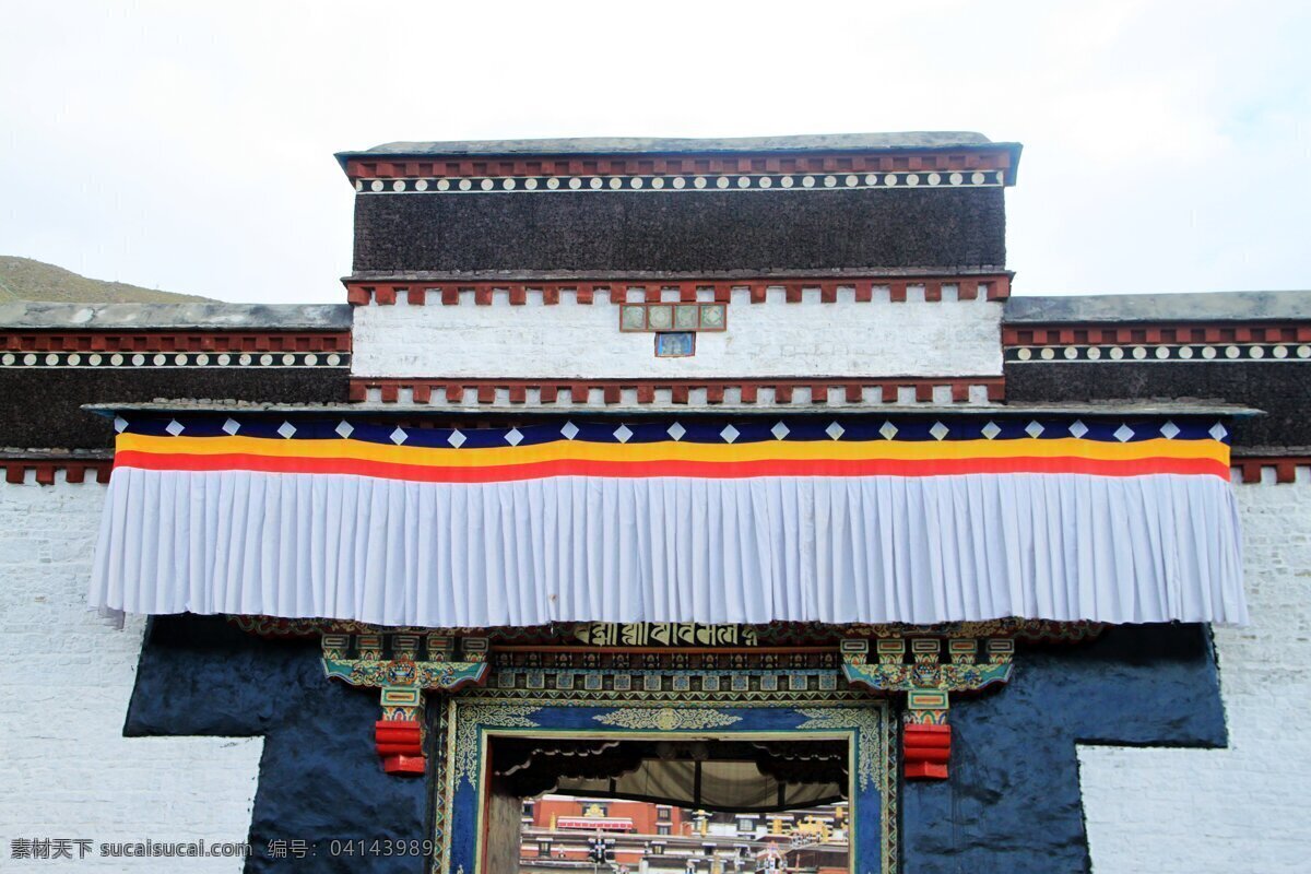 西藏寺庙 西藏 寺庙 雪域 高原 藏式 庙宇 经幡 白墙 国内旅游 旅游摄影