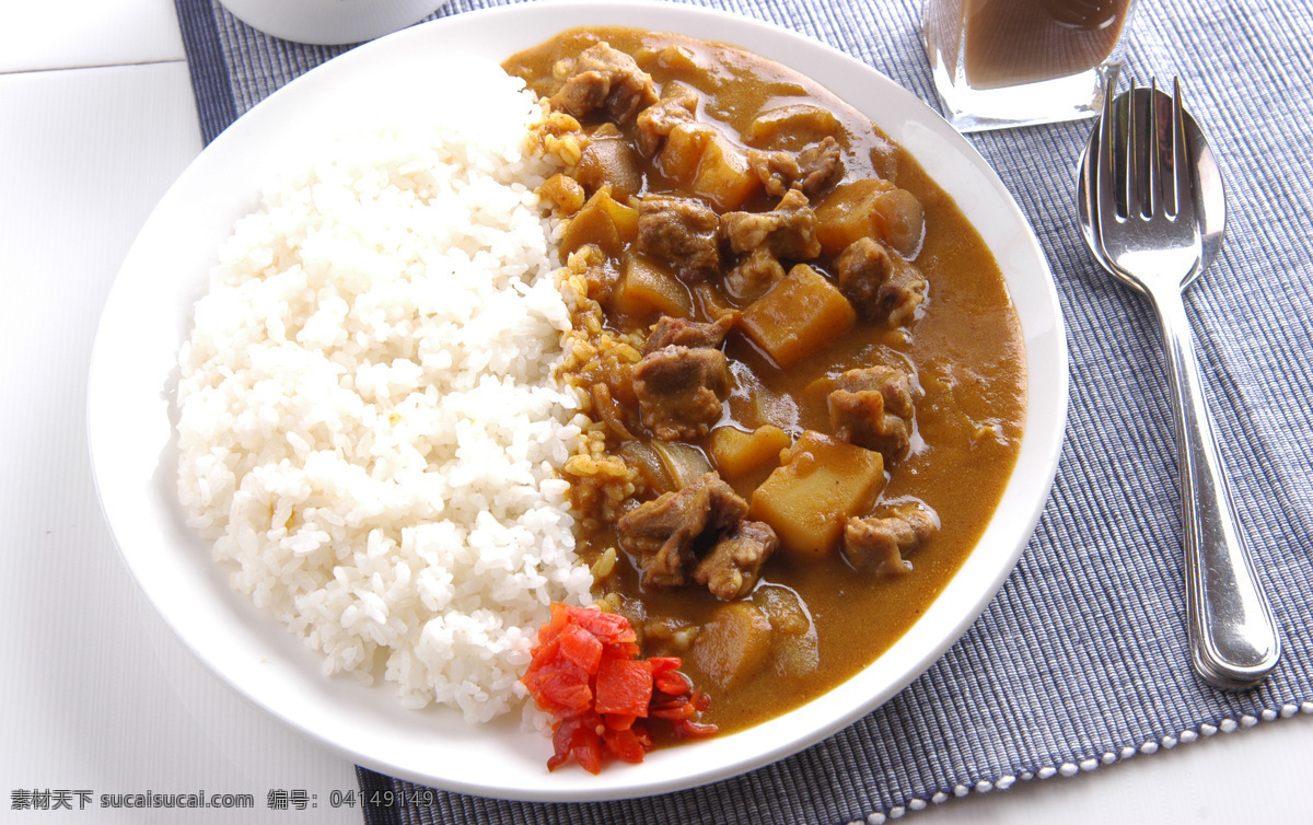 咖喱牛肉 日式咖喱 咖喱 牛肉 餐具 快餐 食品 美食 米饭 咖喱饭 叉子 传统美食 餐饮美食