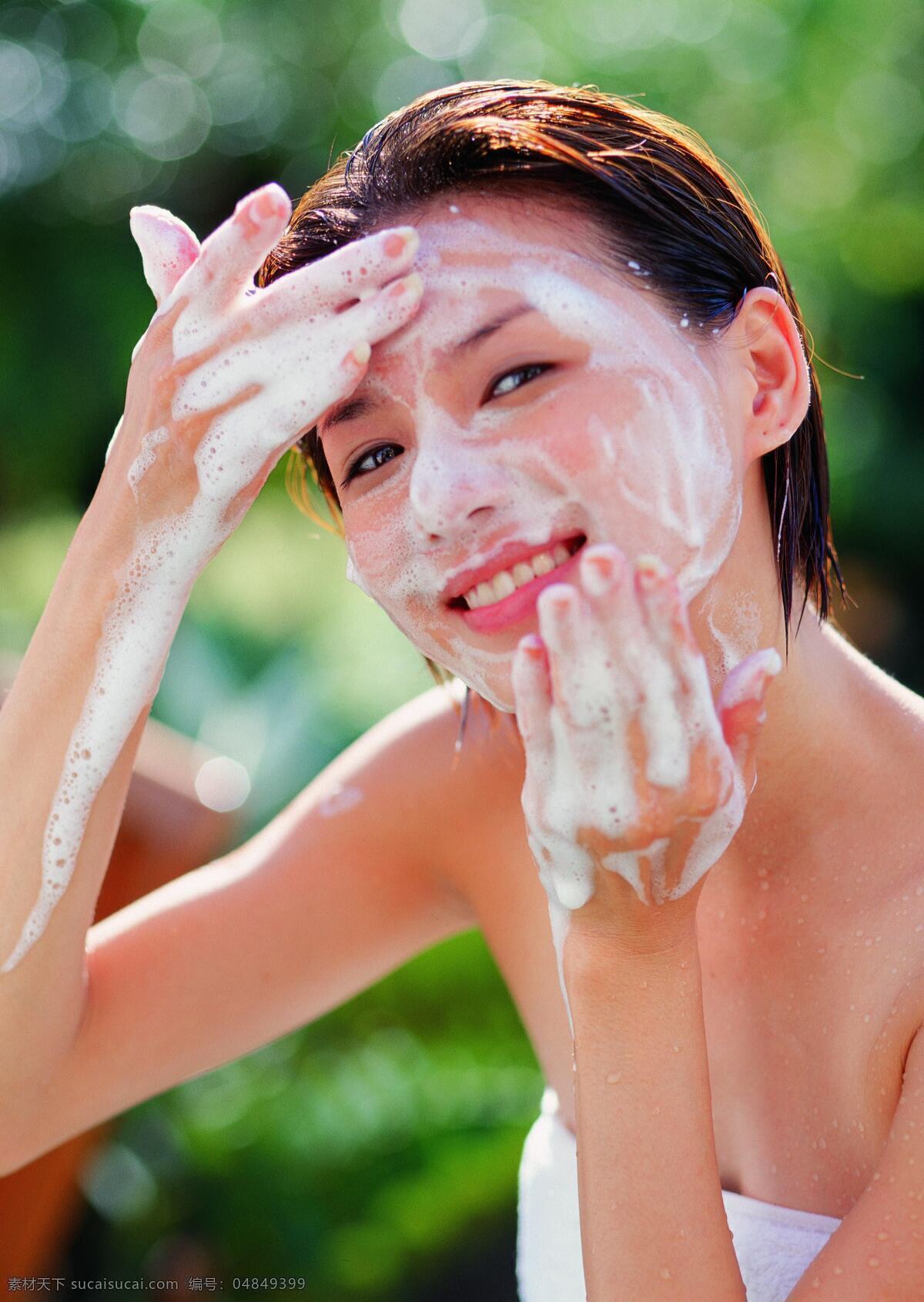 做 洁面 女孩 洗脸 水疗 美容 养生 护肤 spa 女性 女人 美体 生活人物 人物图片