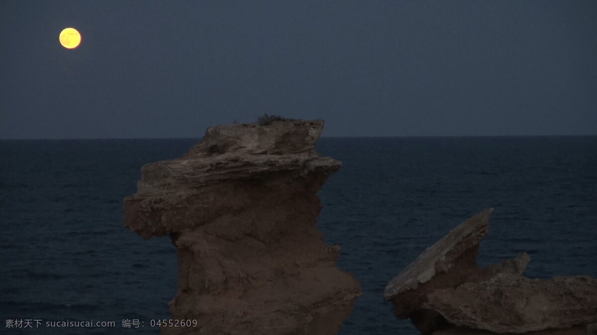 海洋 岩石 股票 录像 明亮 黄色 月亮 孤独 国际 国外 海浪 蓝色 欧洲 天空 晚上 西班牙 形成 水 视频 其他视频