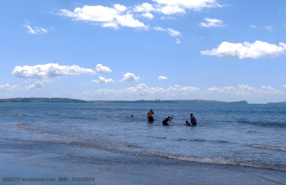 蓝天 白云 远山 大海 海水 海浪 海滩 游人 戏水 新西兰 海滨 风光 旅游摄影 国外旅游