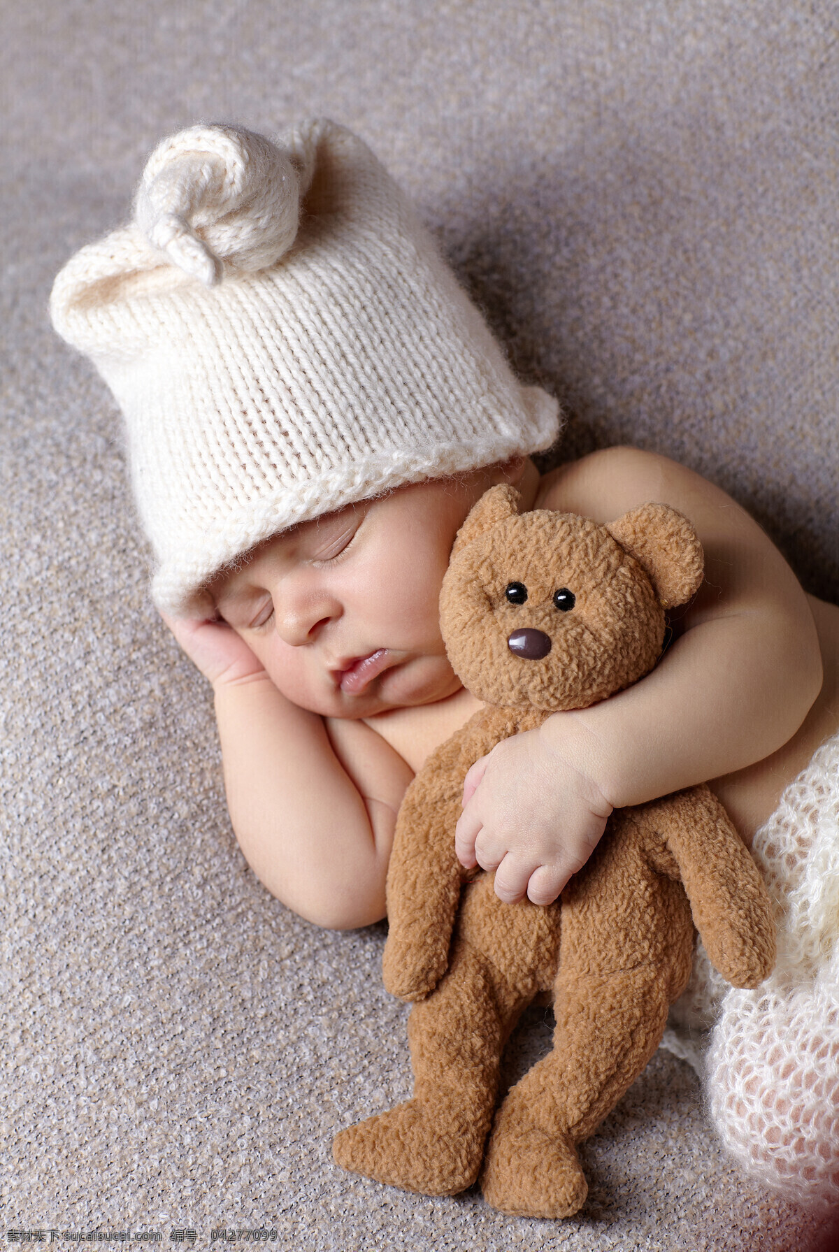 抱 小 熊 睡着 新生 婴儿 宝宝 新生婴儿 宝贝 baby 儿童图片 人物图片