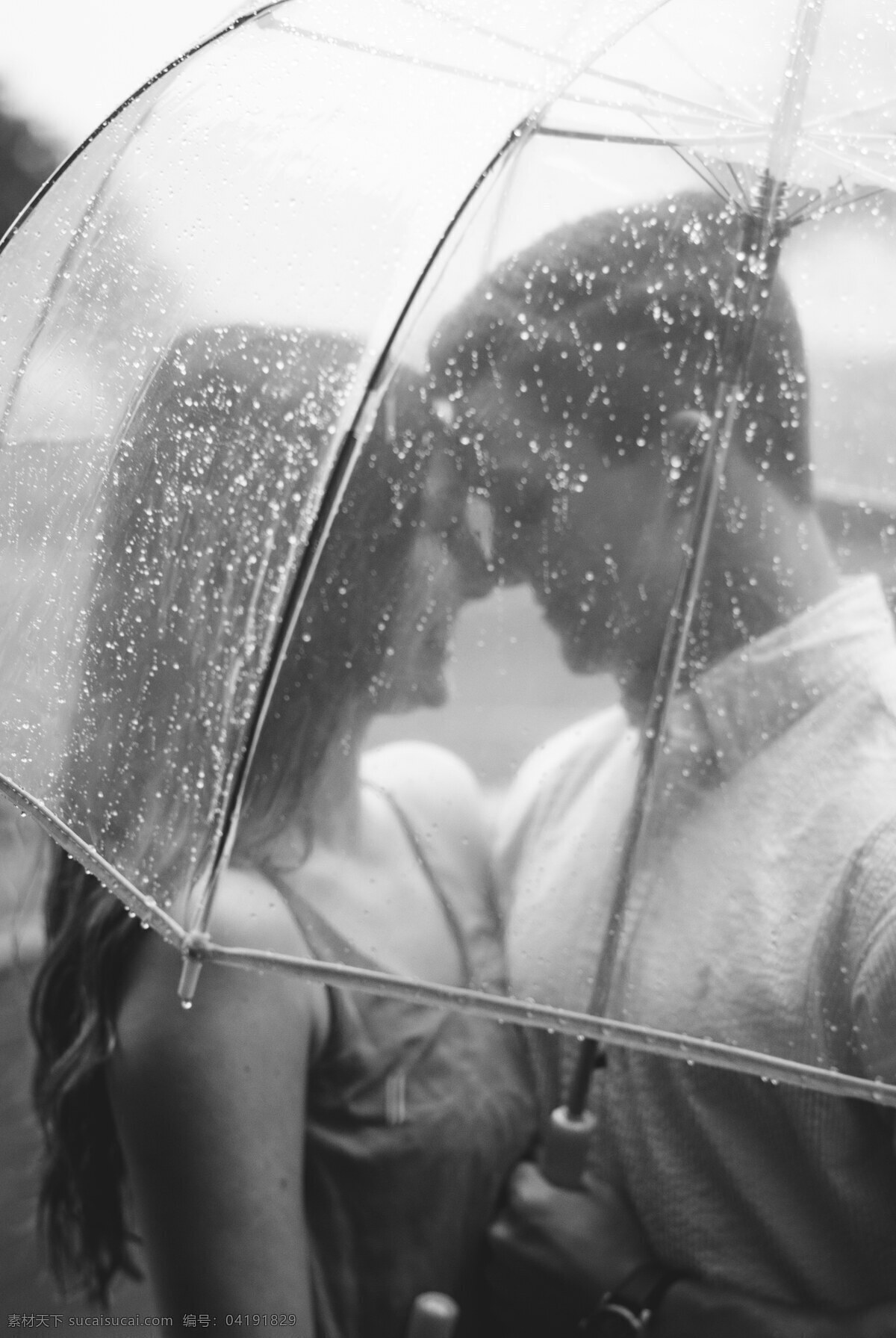 雨 中 撑伞 浪漫 情侣 高清 雨中浪漫 打伞 下雨