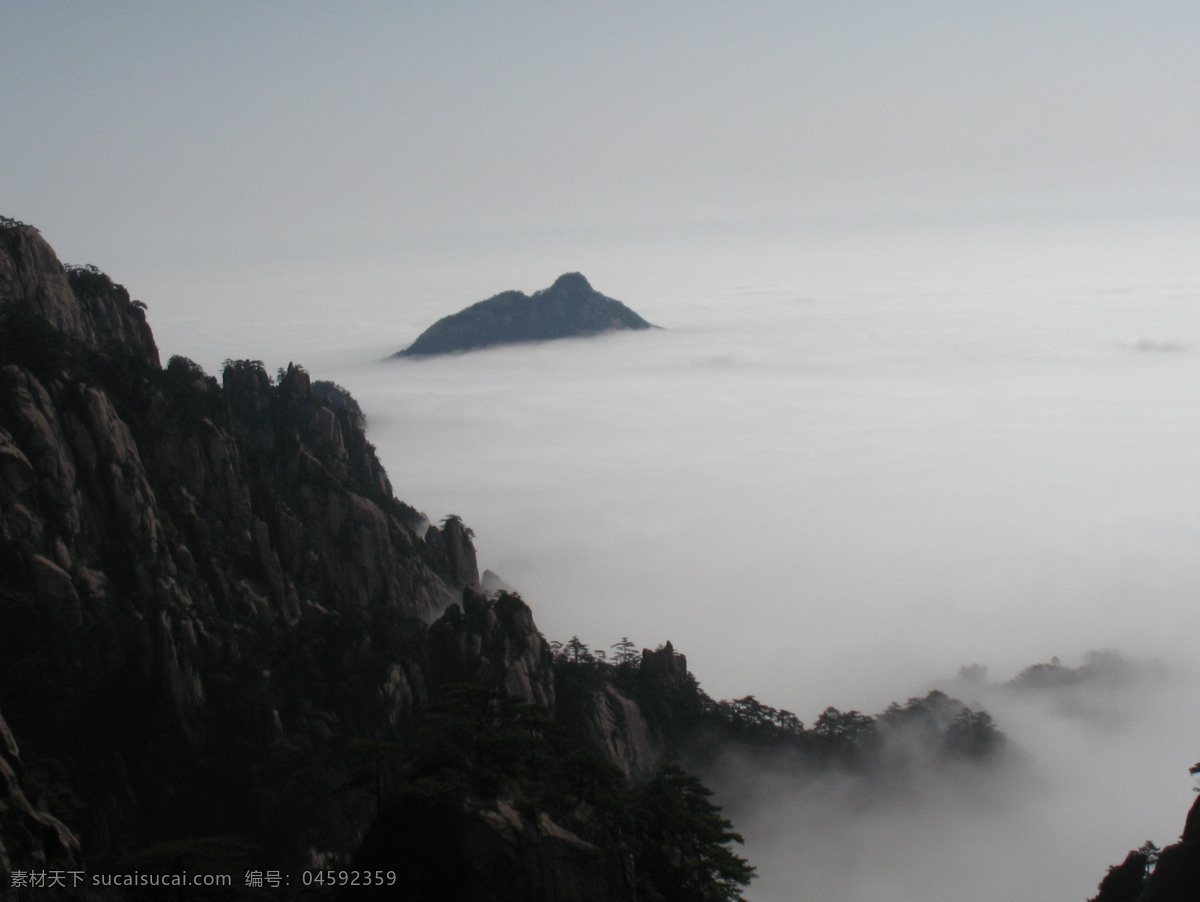 黄山旅游 黄山 旅游 云海 松树 高山 风景名胜 自然景观 旅游摄影 国内旅游 灰色