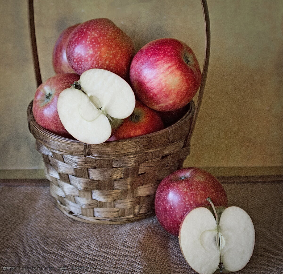 一篮红苹果 红苹果 红富士 苹果 脆甜 水果 鲜果 新鲜 水果篮子 篮子 篮筐 新鲜苹果 新鲜水果 食品 食物 美食 小吃 粮食 零食 美味 好味道 可口 生物世界
