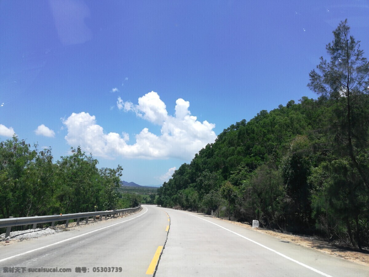 晴空万里 高速公路 蓝天白云 树 摄影图 摄影图库 自然景观 自然风景