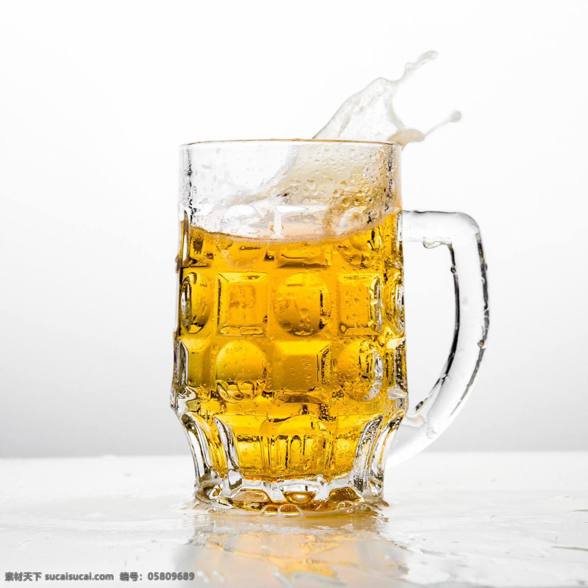啤酒 啤酒杯 德国啤酒 扎啤 啤酒泡沫 一杯啤酒 酒杯 纯麦啤酒 啤酒原浆 啤酒摄影图 餐饮美食 饮料酒水