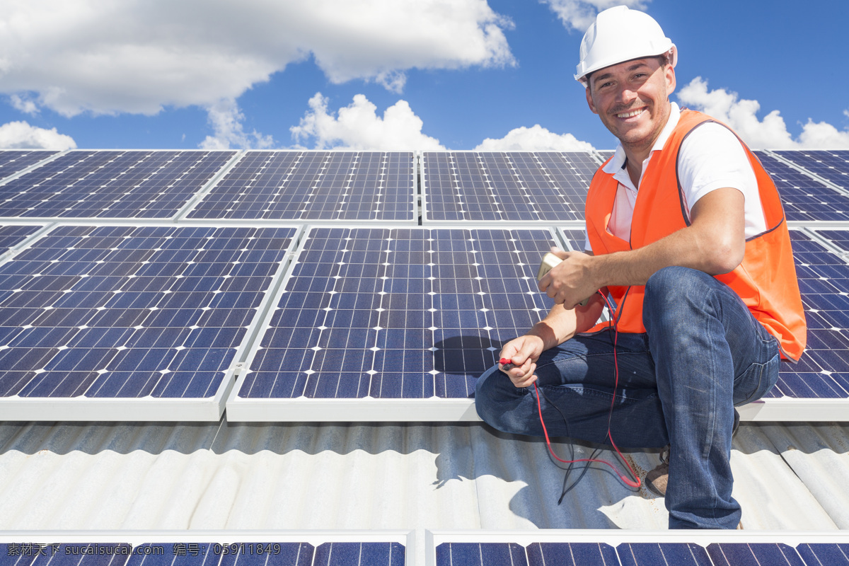 太阳能 电池板 安装 工人 安装工人 职业男性 节能环保 生态环保 绿色环保 环保能源 太阳能发电 其他类别 生活百科
