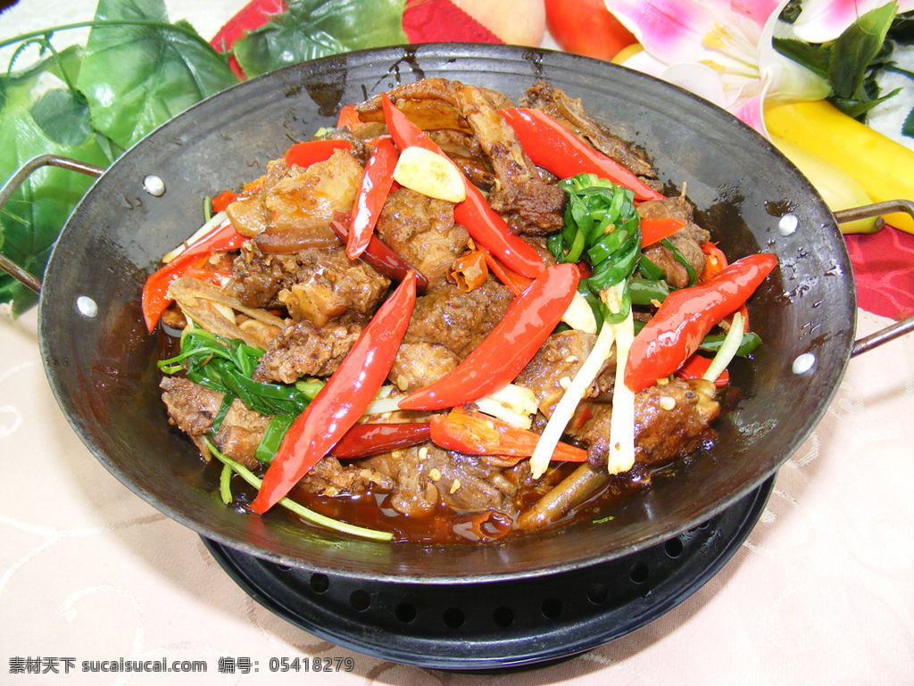 干锅鸡块 鸡块 大蒜 红椒 香葱 干锅 传统美食 餐饮美食