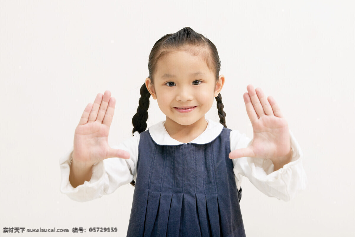 儿童 儿童节 儿童幼儿 女孩 人物图库 微笑 笑脸 辫子 节日素材 六一儿童节