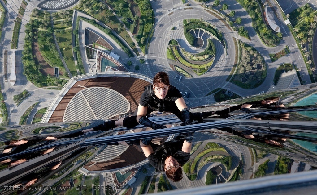 碟中谍 剧照 高楼 玻璃 攀爬 高空 城市 汤姆克鲁斯 特工 影视娱乐 文化艺术