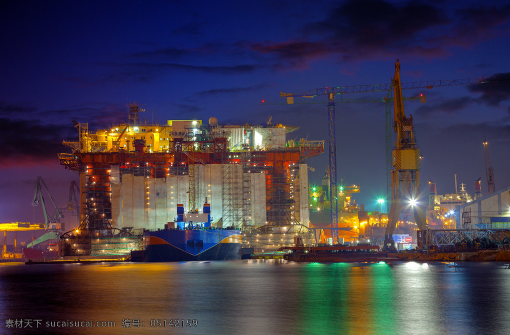 港口 码头 吊机 起重器 夜景 灯光 集装箱 大海 泊位 机械 船务 工业生产 现代科技