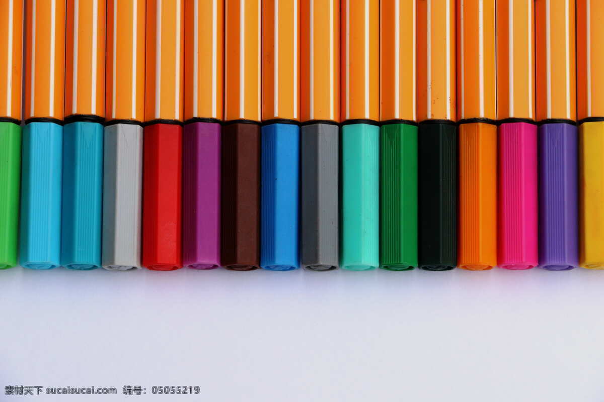彩色铅笔图片 彩色铅笔 华美 涂料 颜色 艺术 画家 绘画 离开 毡尖笔 笔 画 彩虹的颜色 多色 红色 背景 铅笔 连续 多种多样 选择 室内 没有人 并排 大群的物体 特写 工作室拍摄 订购 橙色 零售 安排 鲜明的色彩 全画幅 时尚 一组对象 街头市场