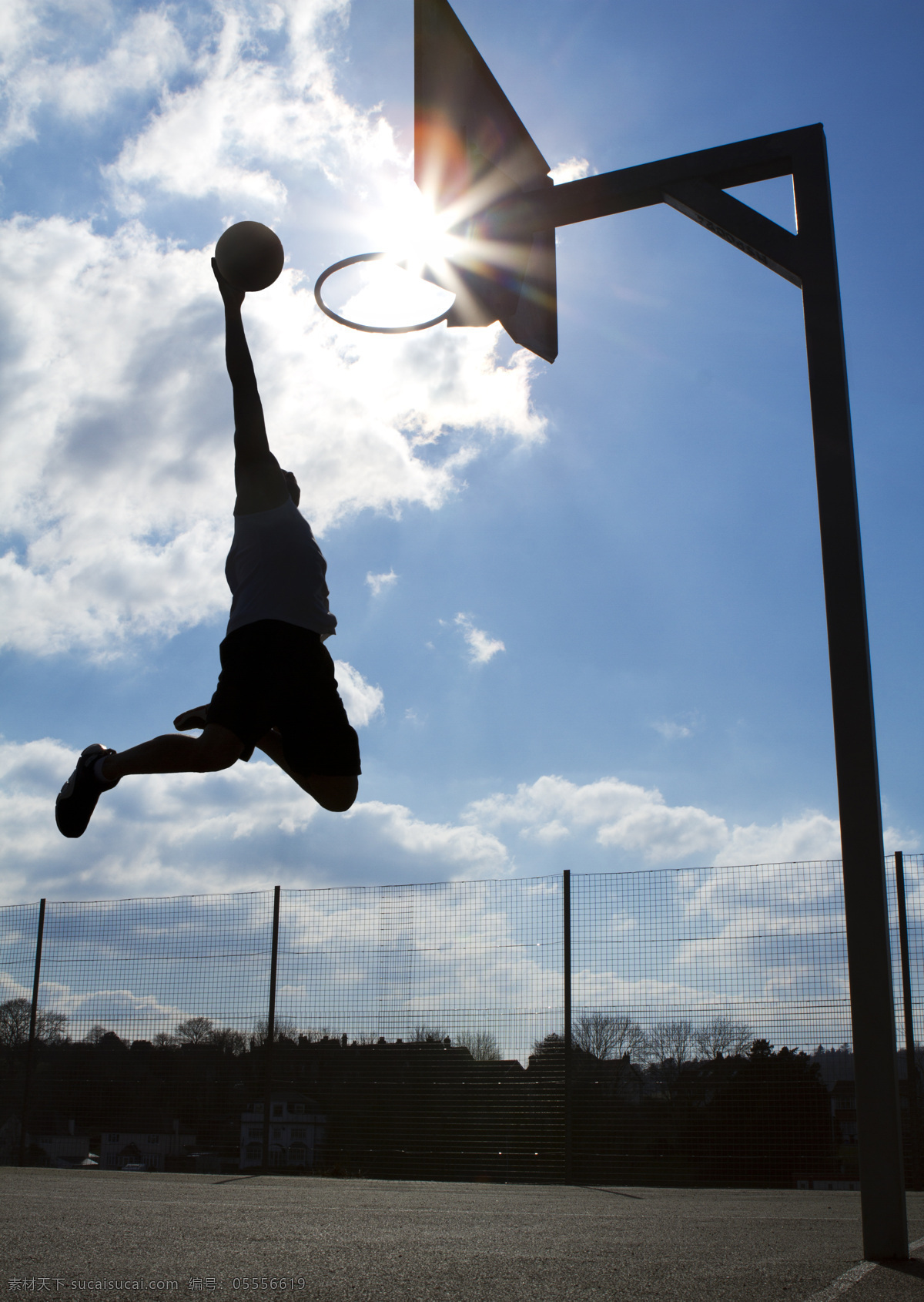跳跃 扣篮 运动员 体育运动 篮球运动 健身 运动器材 阳光 篮球 篮球场 生活百科