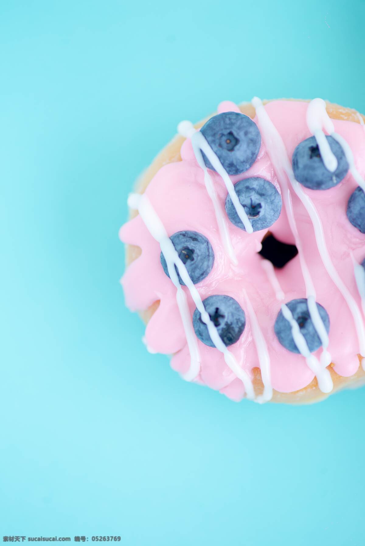 甜甜圈 马卡龙色调 小清新素材 蓝莓 蓝色背景素材 纯色素材背景 生活百科 生活素材