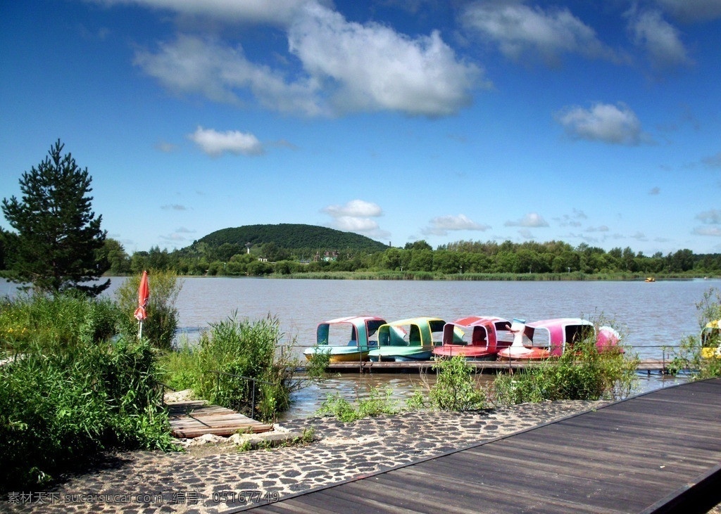 五大连池 蓝天 夏天 药泉湖 芦苇 白云 绿树 船 气垫 国内旅游 旅游摄影