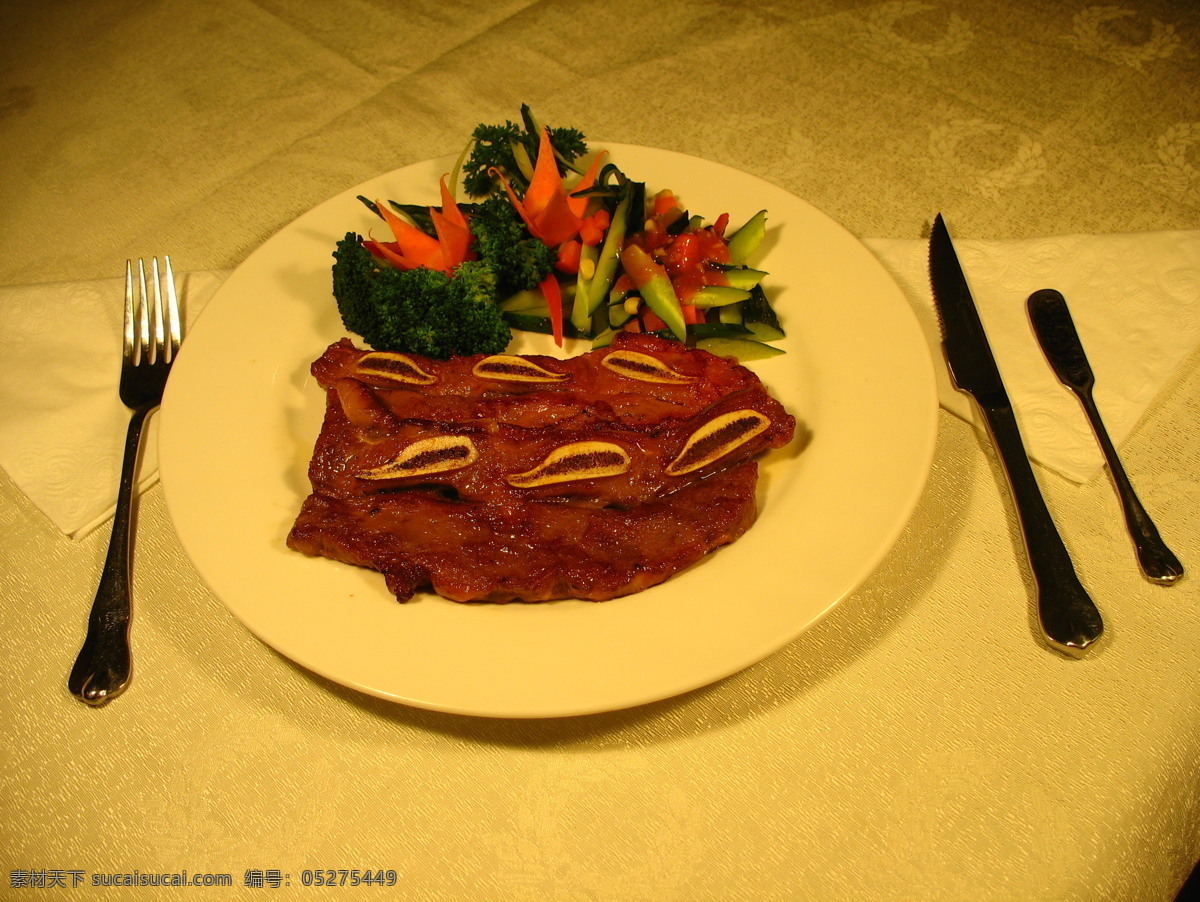 牛仔 骨 扒 餐具 餐饮美食 刀叉 红酒 牛扒 牛排 套餐 牛仔骨扒 西餐 西餐图片 西餐美食 psd源文件 餐饮素材