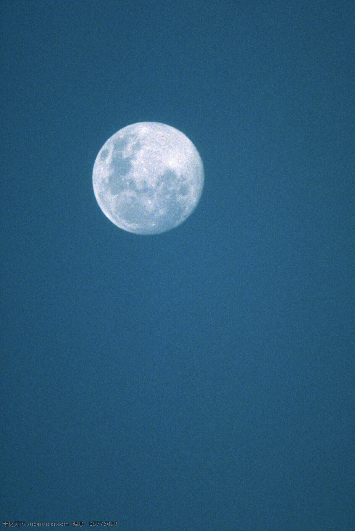 月夜 夜晚 暗蓝天空 月亮 圆月 明月 清空 自然风景 自然景观