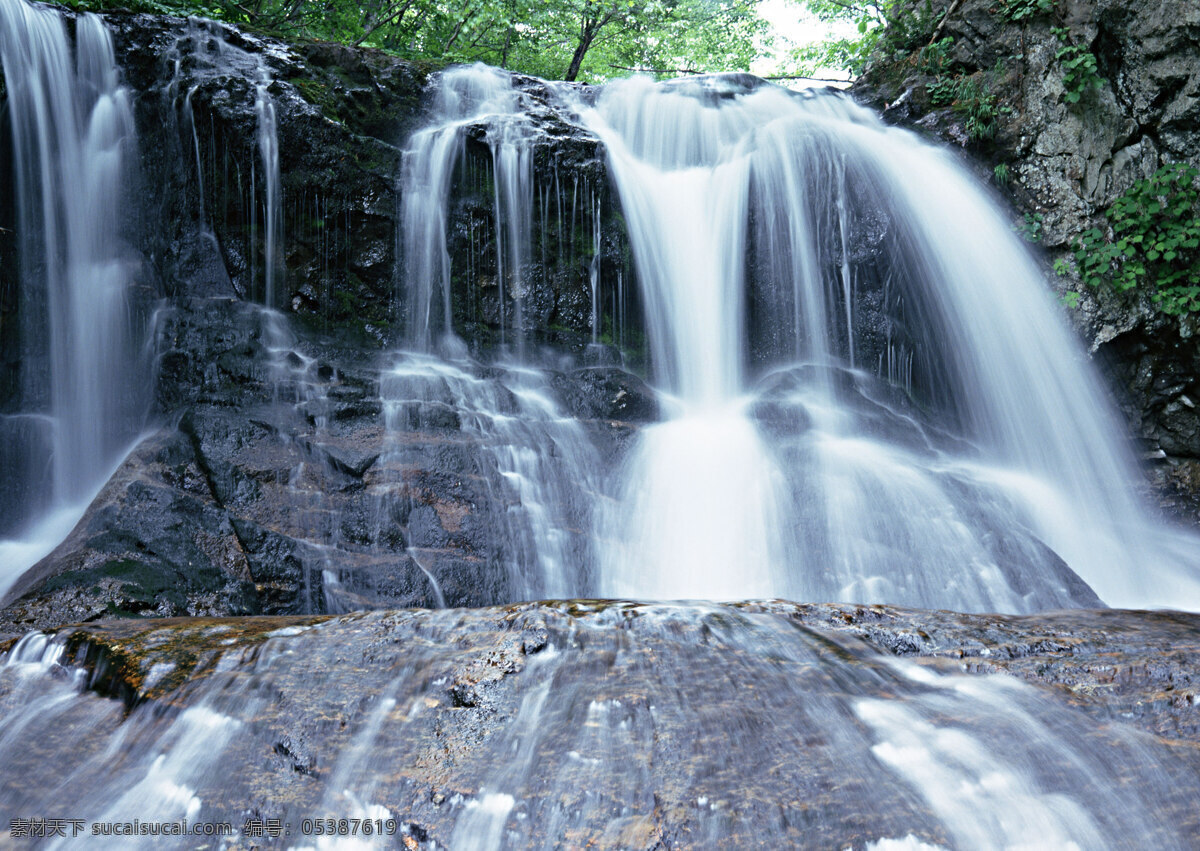 瀑布图片素材 自然 风景 瀑布 水花 水雾 溅出 湍急 急流 岩石 瀑布图片 风景图片