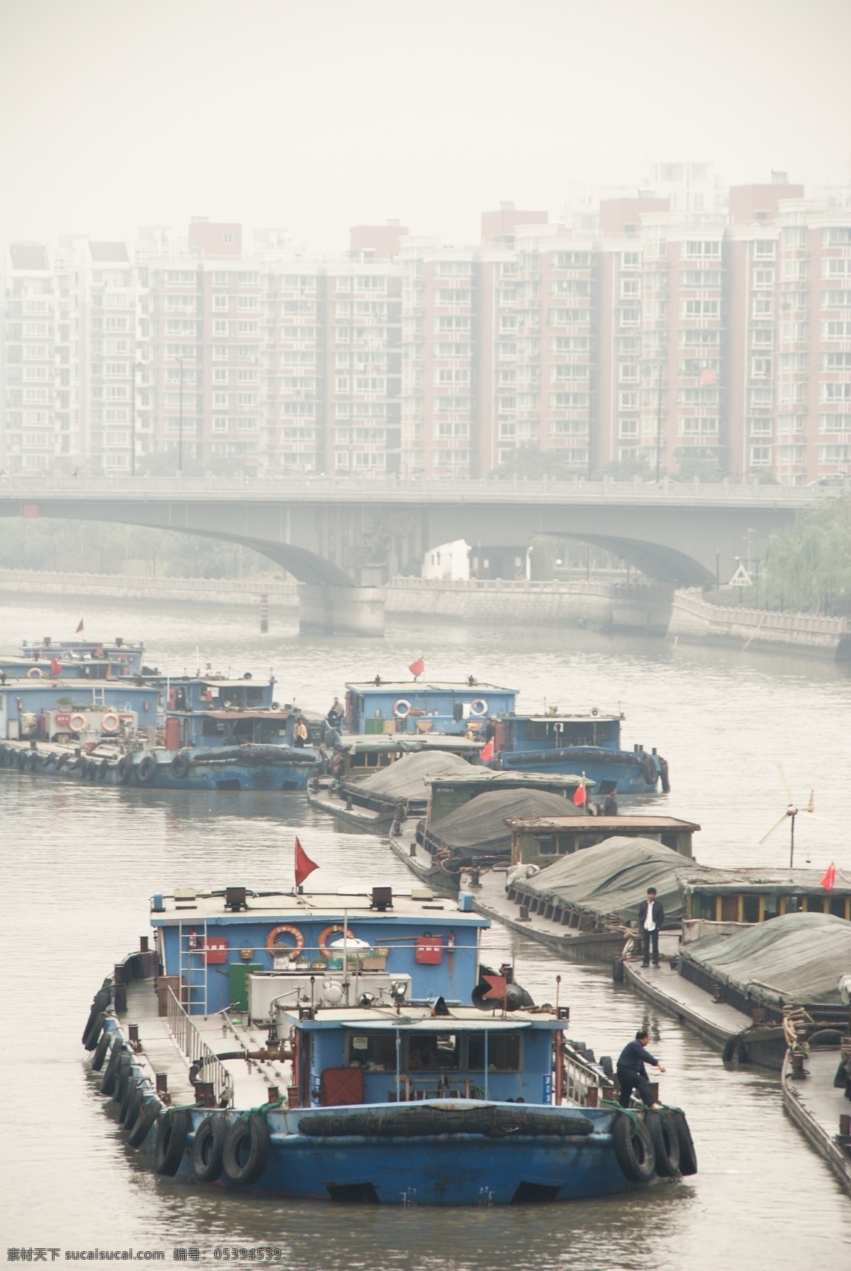 大运河船队 大运河 京杭运河 船队 船运 繁忙 轮机船 拱桥 旅游摄影 国内旅游