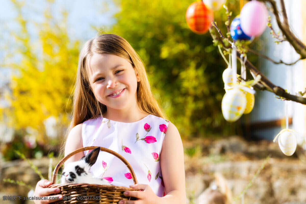抱 兔子 小女孩 外国儿童 复活节 儿童 复活节彩蛋 复活节素材 儿童图片 人物图片