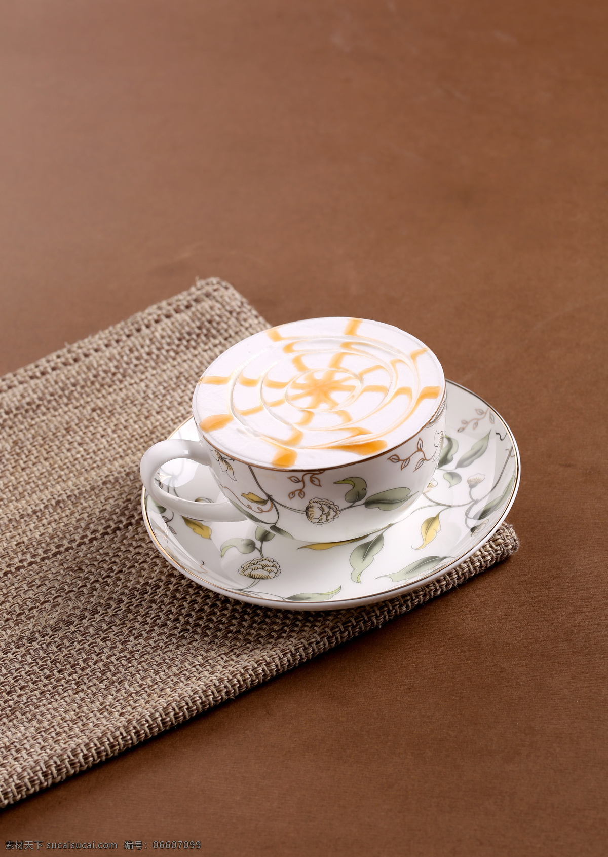 焦糖玛奇朵 咖啡 花式咖啡 咖啡杯 精美瓷器 西餐美食 餐饮美食