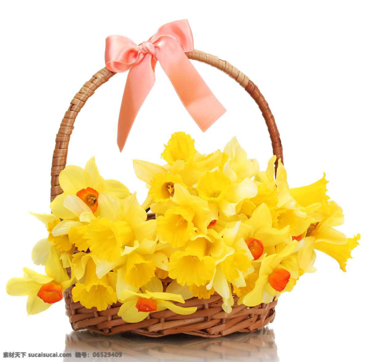 礼物 篮里 黄色 花朵 黄色小花 鲜花背景 花卉 美丽鲜花 花瓶 花篮 花草树木 生物世界