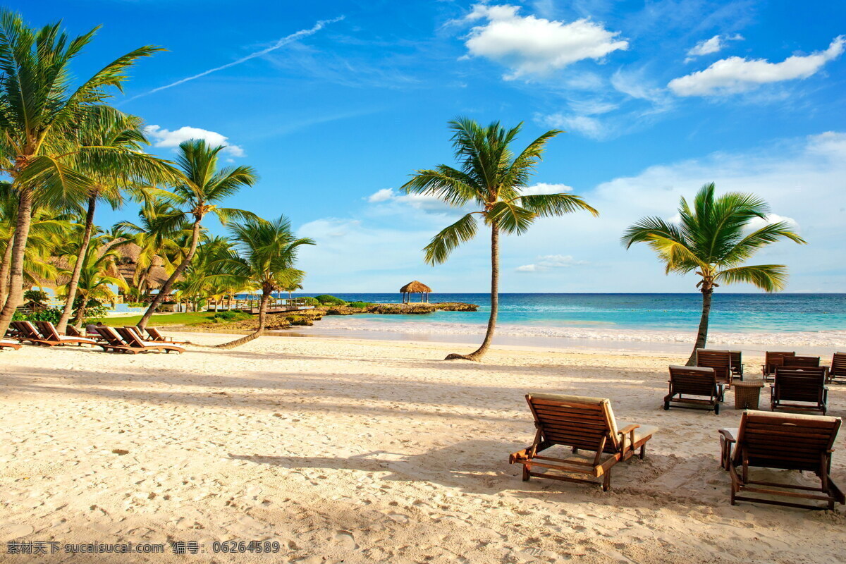 海滩 沙滩 椰子树 蓝天 白云 海边 海洋 热带 大海 海景 休闲 度假 躺椅 旅游 度假村 旅游摄影 国外旅游