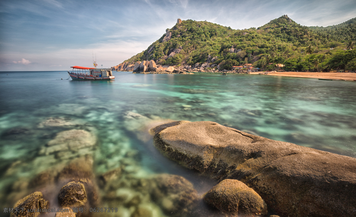 海湾岸礁 海湾 渔船 礁石 青山 港口 渔村 海底 岩石 风景 旅游摄影 人文景观