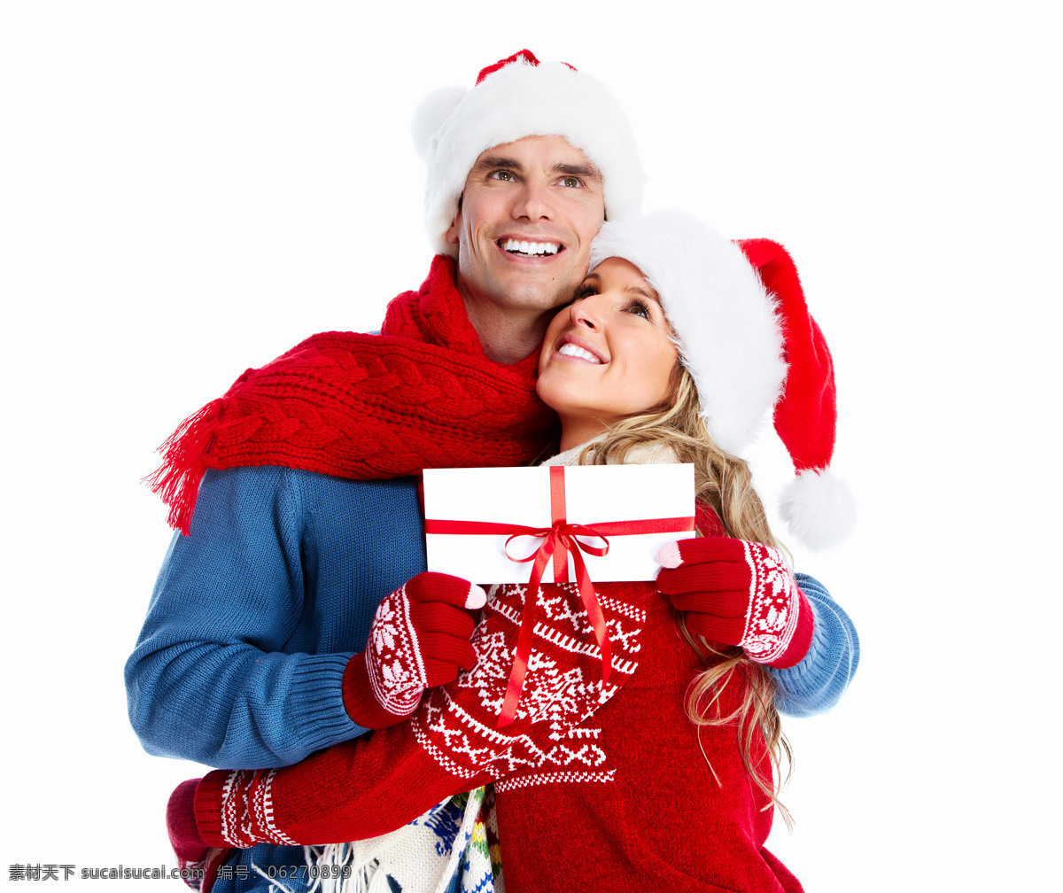 向上看的情侣 情侣 外国情侣 一起向上看 礼物 拿着 拥抱 圣诞节 节日庆典 生活百科 白色