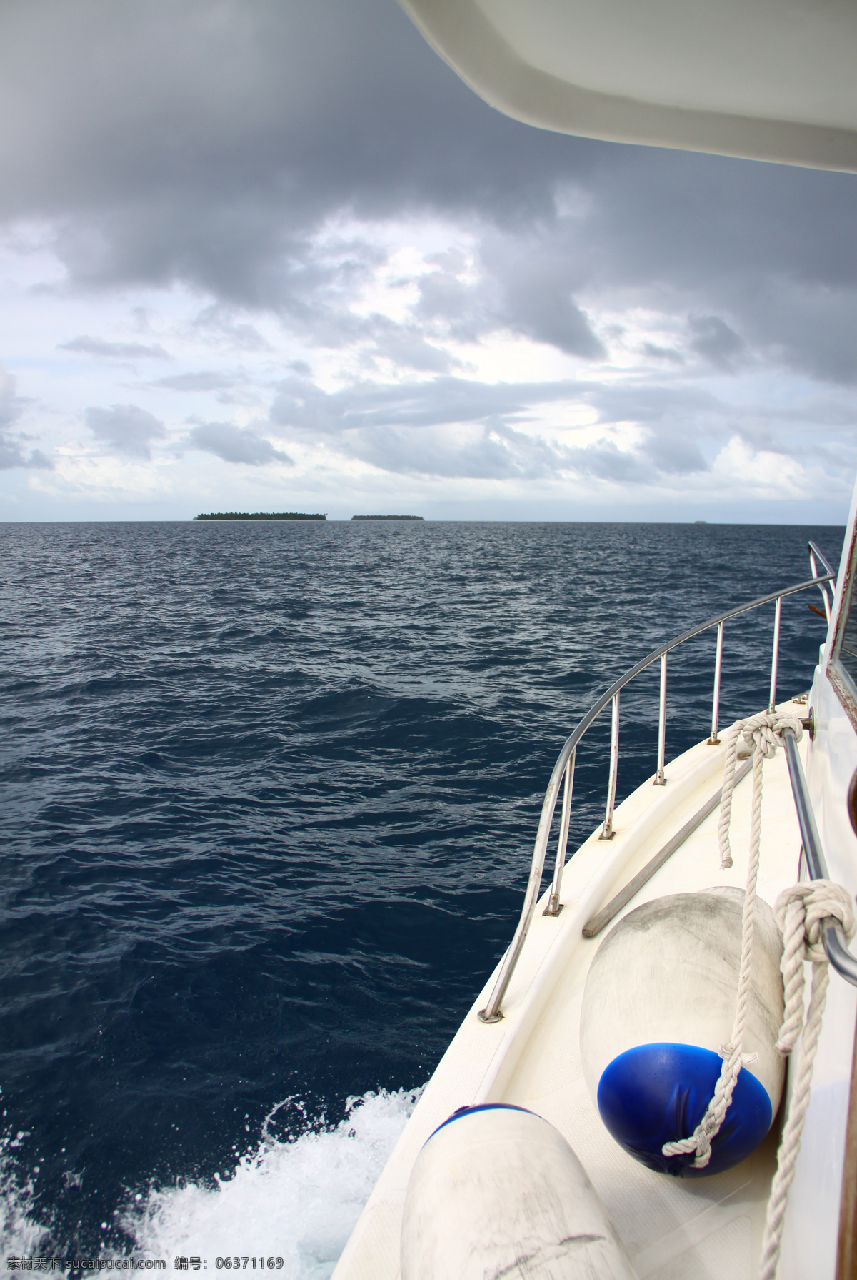 国外旅游 海 海平面 海洋 快艇 旅游摄影 马尔代夫 云彩 游艇 远望 小岛 出海