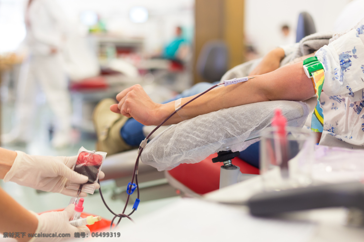 正在 献血 人 无偿献血 验血 抽血 捐血 输血 血液 血袋 输血袋 医院献血 科学医疗 医疗护理 其他人物 人物图片