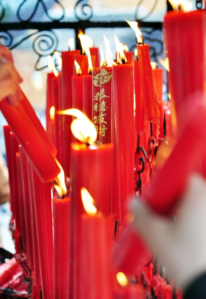 寺院红烛 红烛 祈祷红烛 蜡烛 红色蜡烛 宗教信仰 文化艺术