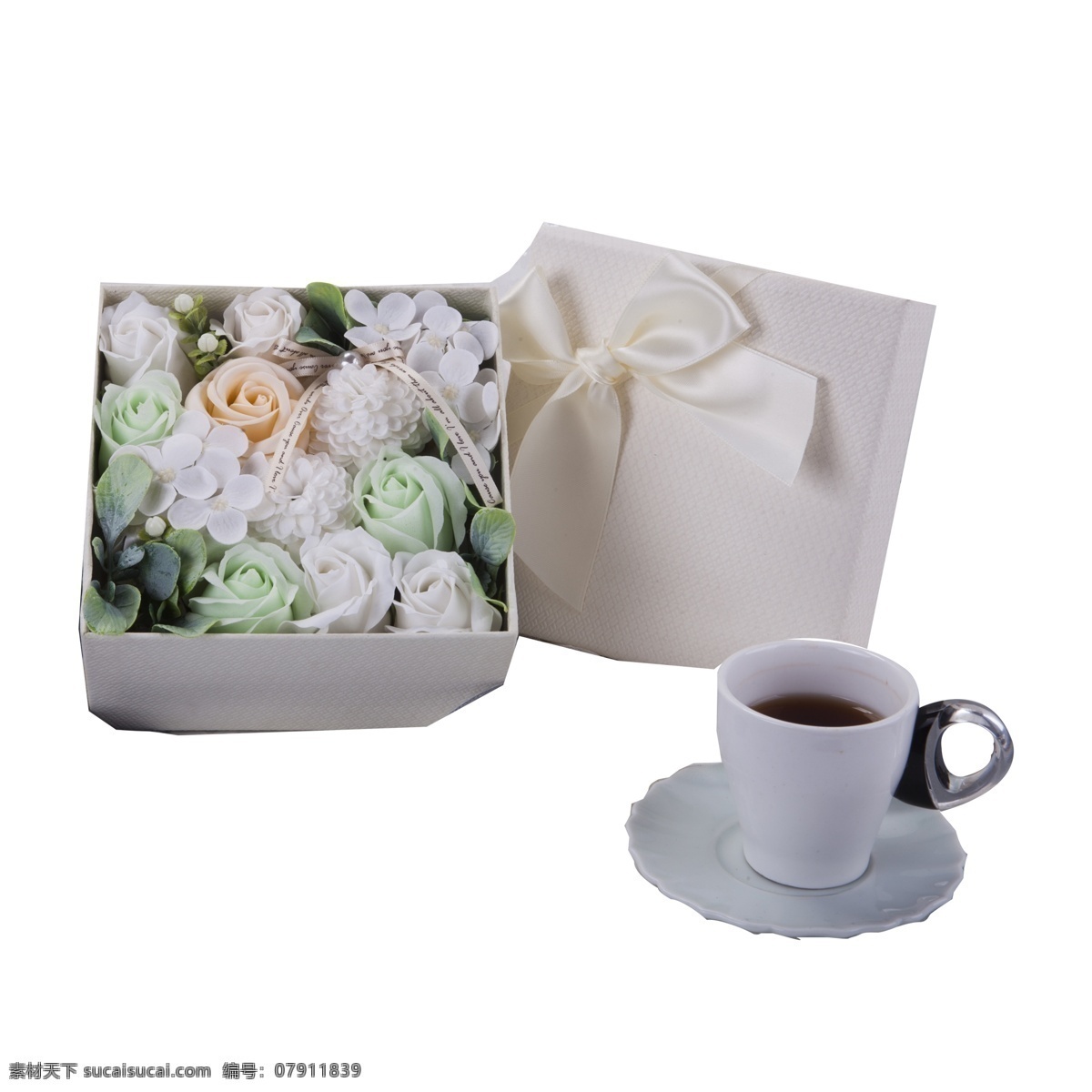白色 花朵 杯子 免 抠 图 咖啡杯 漂亮的花朵 白色花朵 新鲜花朵 情人节礼盒 新鲜的礼盒