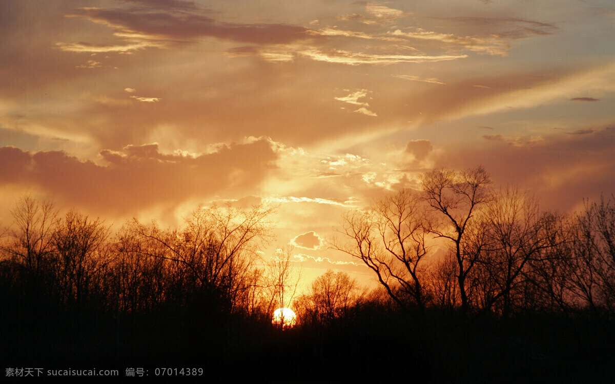 气势磅礴的云 午后 阳光 白云 男装女装 夕阳西下 落山的太阳 海报 背景图片