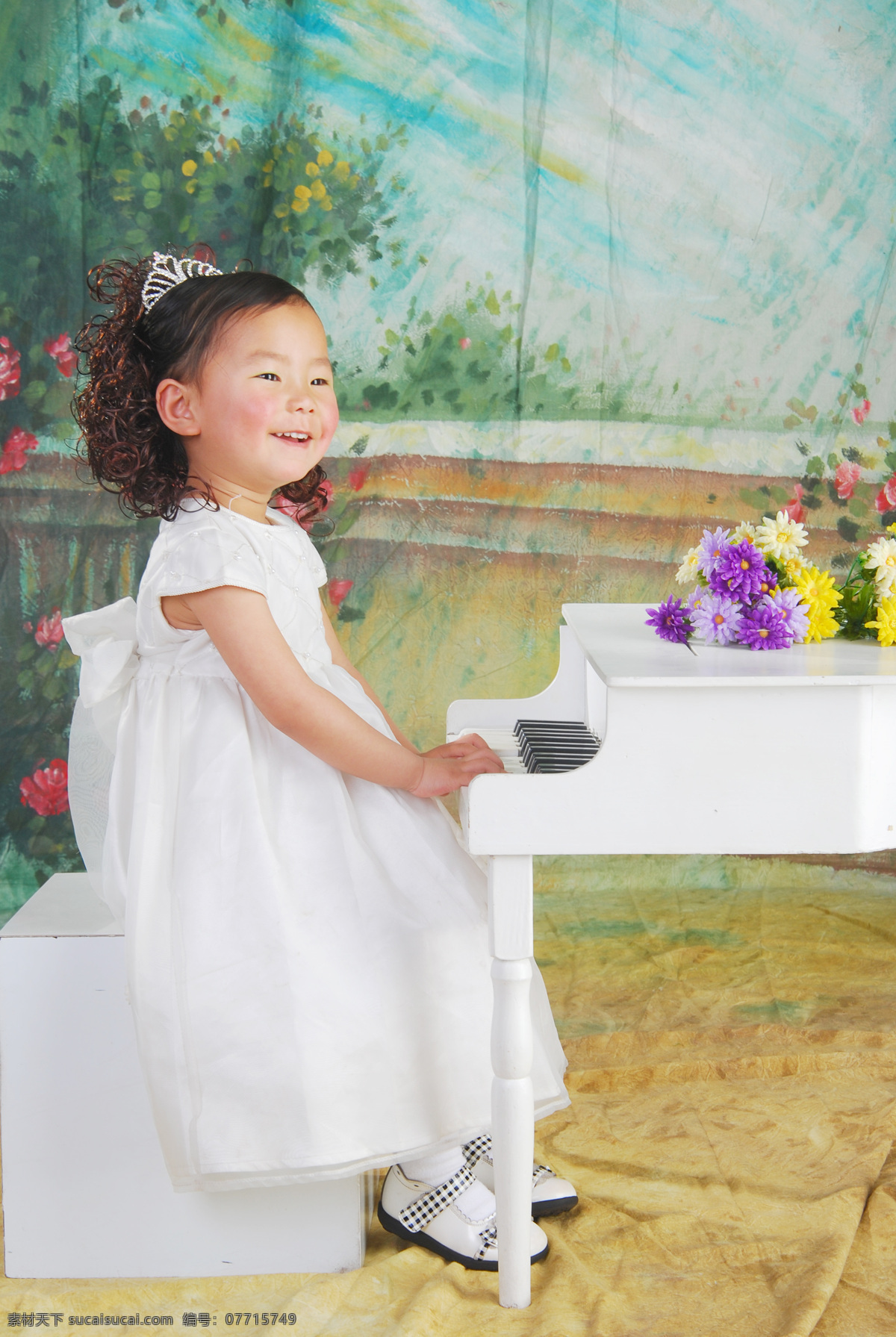 钢琴 小 公主 儿童幼儿 开心 人物图库 阳光 音乐 钢琴小公主 弹 小女孩 psd源文件