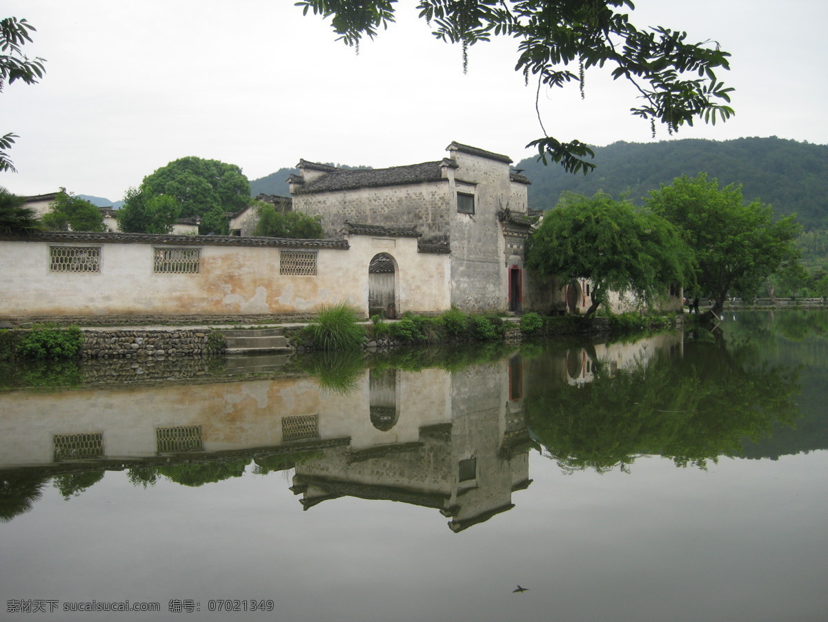 完美 倒影 山 山水风景 水乡 水乡风景 水 精致的古屋 完美的倒影 水上的房子 水乡风情 家居装饰素材 山水风景画