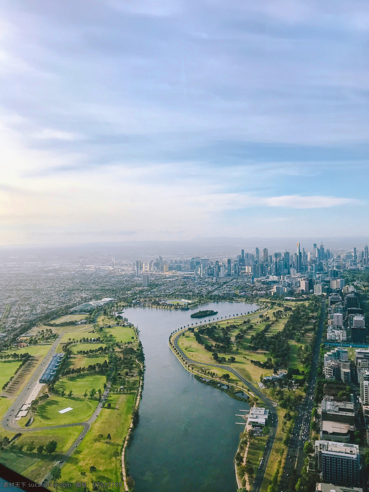 城市 小区 俯瞰 图 俯瞰图 水 合流 草地 风景 背景 高清 大图 自然景观 自然风景