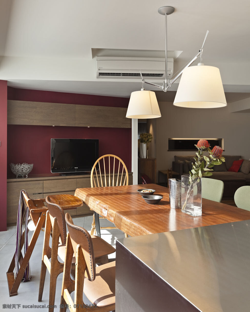 室内 餐厅 现代 环保 装修 效果图 实木原色 简约餐桌椅 喇叭型吊灯 清新花艺 白色吊顶