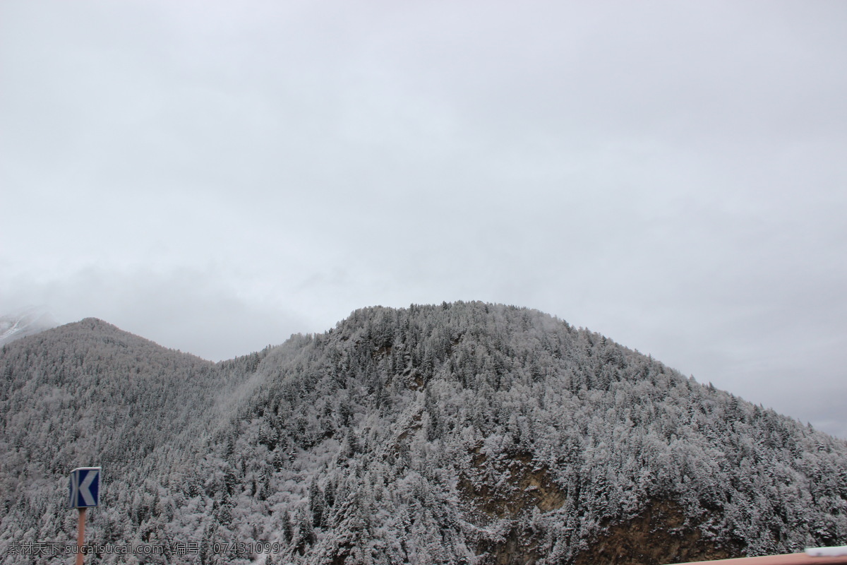 四姑娘山 雪山 四川雪山 蓝天白云 雪峰 四川旅游 川西高原 高原风光 雪山云雾 雪山雾气 四川景点 高原雪山 川西风光 长坪沟 白雪 冰天雪地 长坪 沟 自然景观 风景名胜 灰色