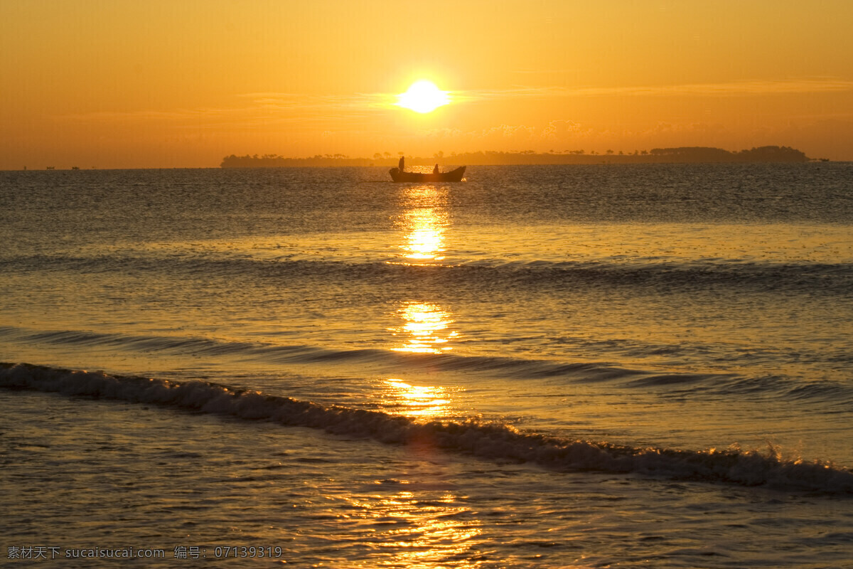 大海 大海日出 海边 海水 海滩 金色 旅游摄影 日出 天空 山水剪影 山水风景 山水篇 自然风景 psd源文件