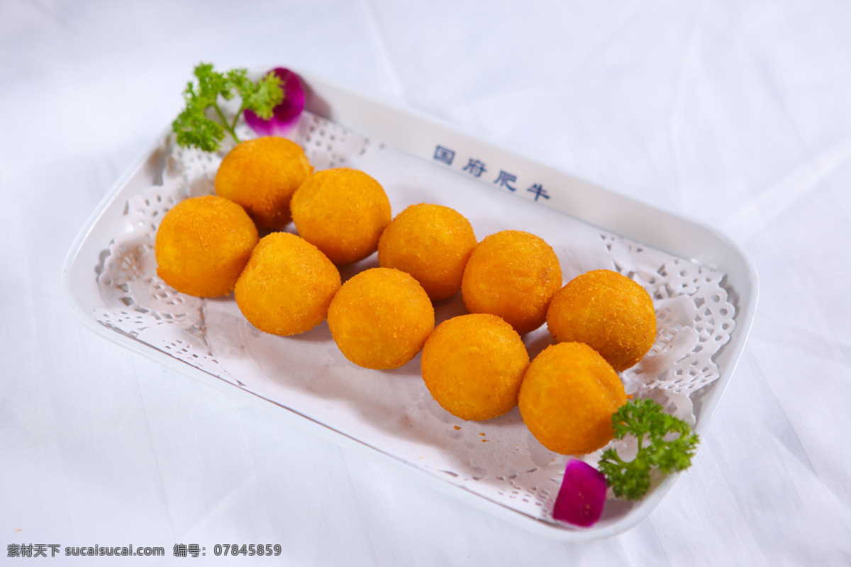 油炸紫薯丸子 人体抗疲劳 抗衰老 补血的功能 色泽靓丽 入口柔软 餐饮美食 传统美食