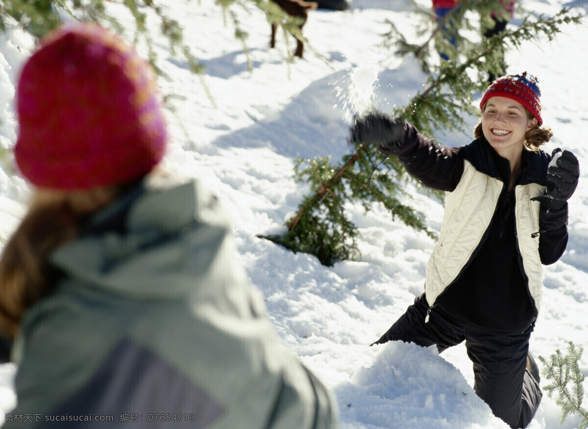 玩 雪 两 姐妹 滑雪 棉衣 冬季运动 户外运动 冬天 运动服 玩雪 度假 游玩 娱乐 雪地 体育运动 帽子 手套 美女 女性 生活百科